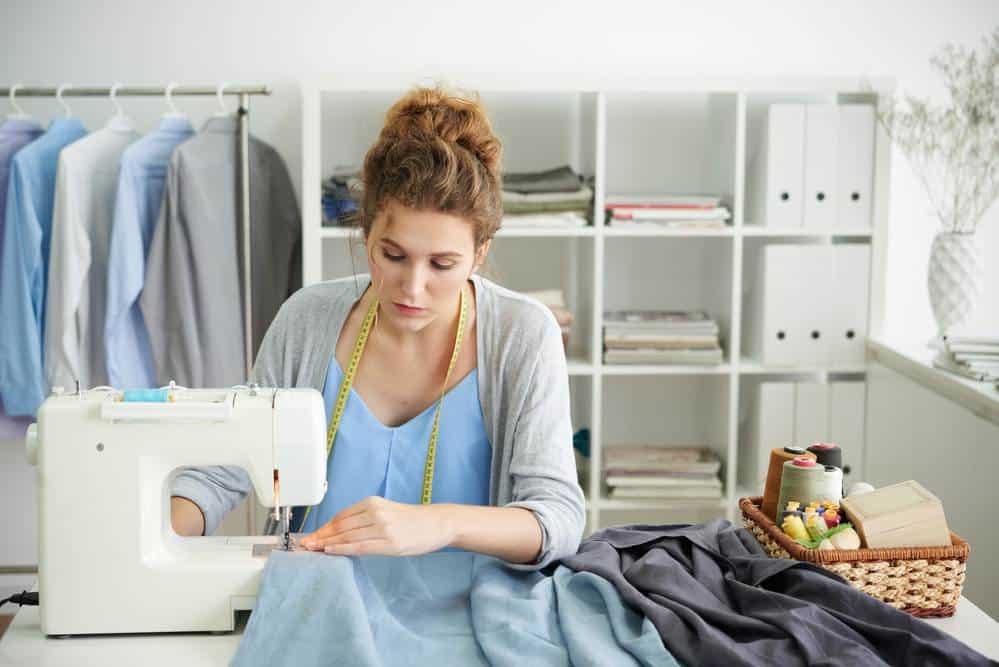 How To Shorten A T-shirt Without Sewing? 5 Simple and 3 Alternative Methods 2 Depositphotos 182169674 S
