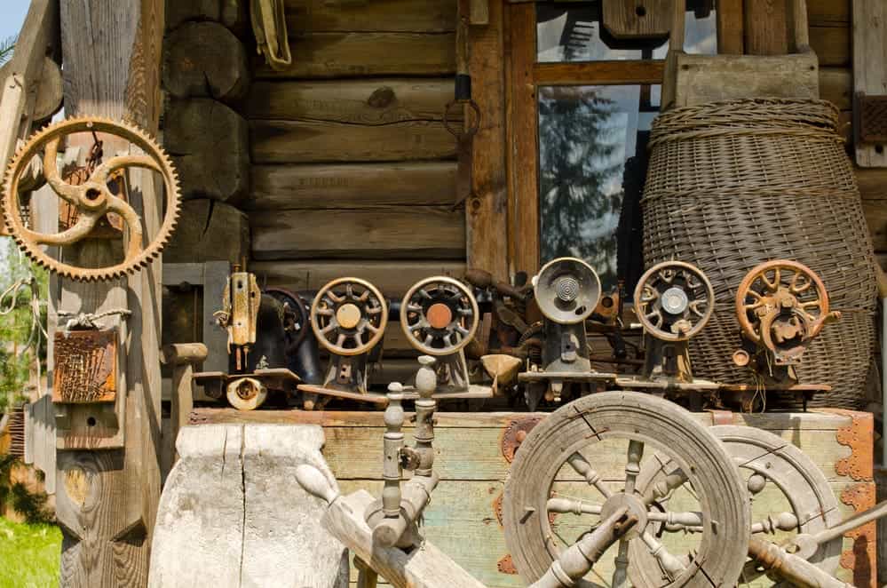 Who buys Antique Sewing Machines? What Are Its Benefits? 2 Depositphotos 11854072 S