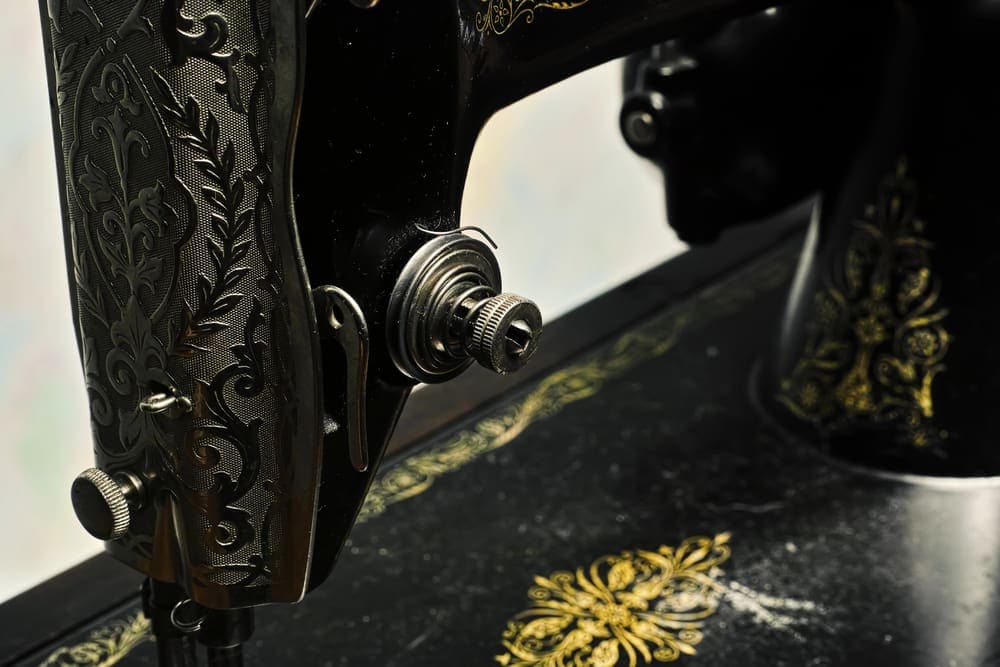 Who buys Antique Sewing Machines? What Are Its Benefits? 1 Depositphotos 443745576 S