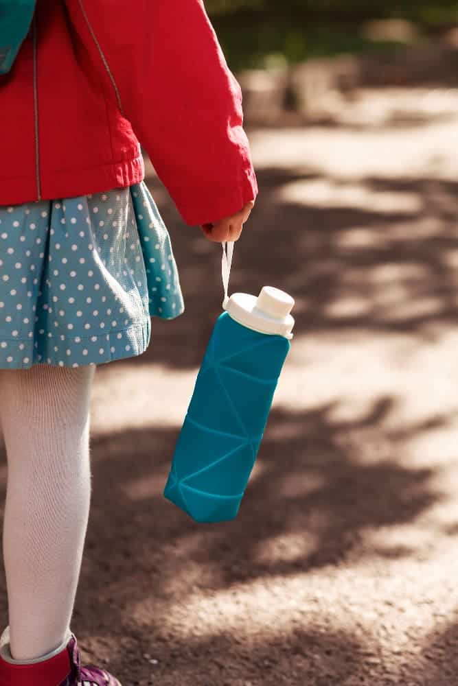 folding silicone bottle hand little girl