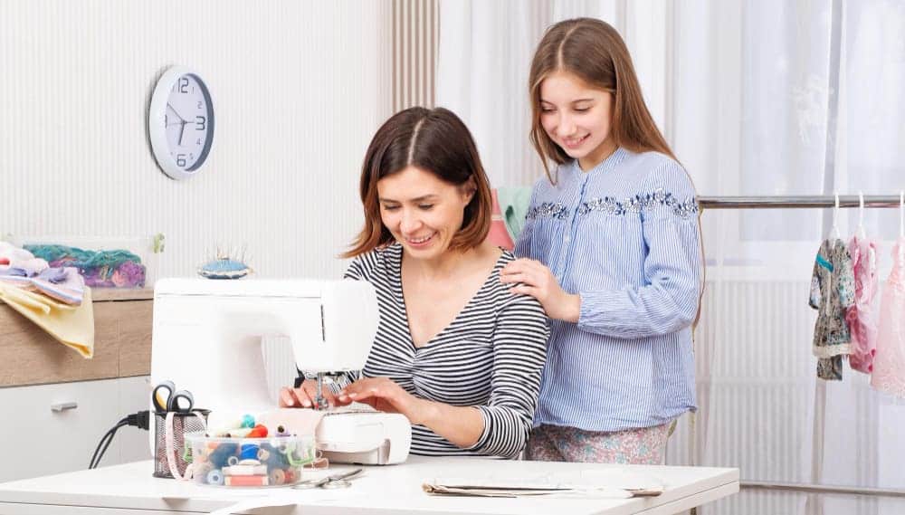 Are You A Student Wants To Teach A Friend How To Sew? Here's What You Do! 2 novice tailor learning make template