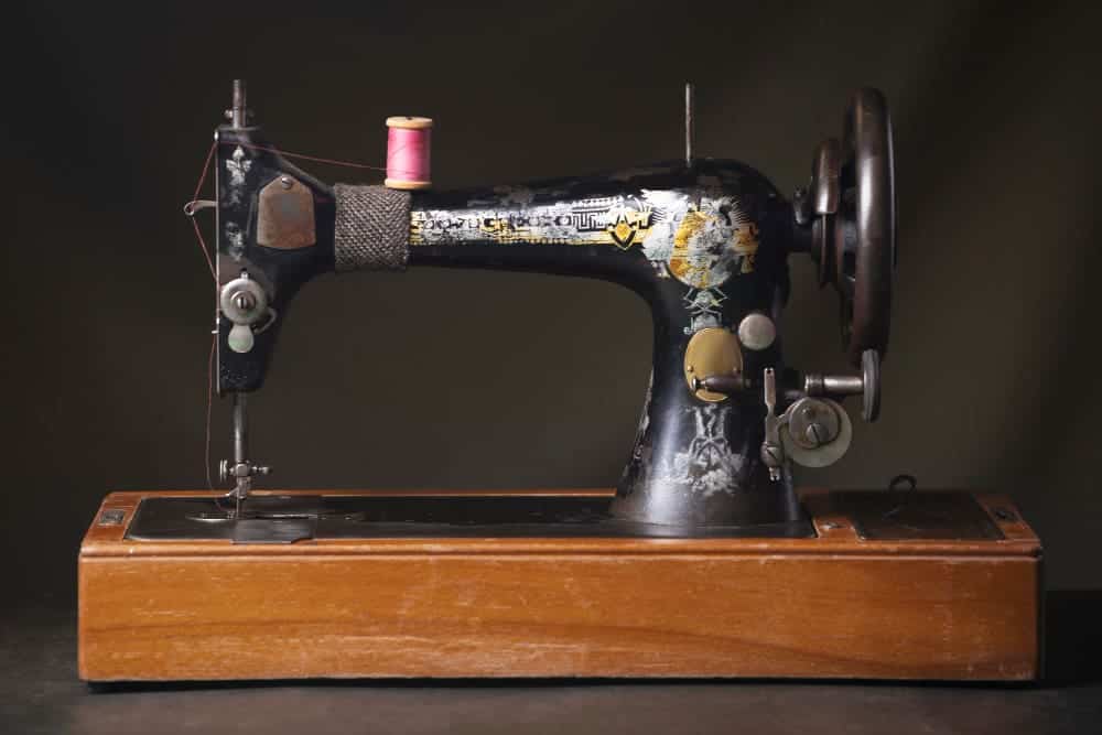 What Is A Mechanical Sewing Machine? 2 Reason Why People Choose Go With it! 3 view vintage sewing machine