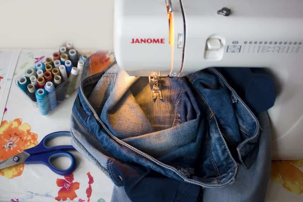 how to clean and oil janome sewing machine